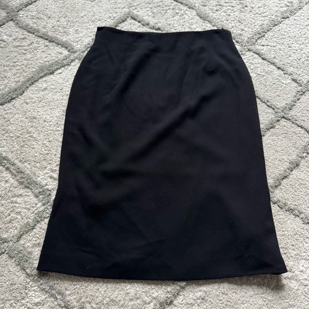 Escada black wool knee length pencil skirt pleated 40 / medium